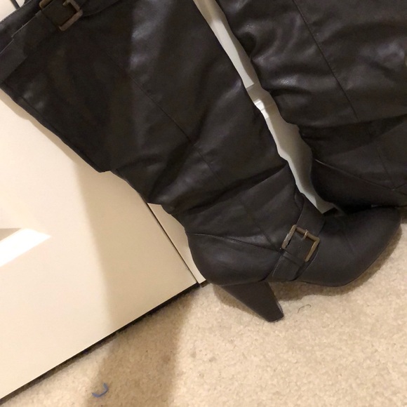 Knee high buckle boots - Picture 2 of 4